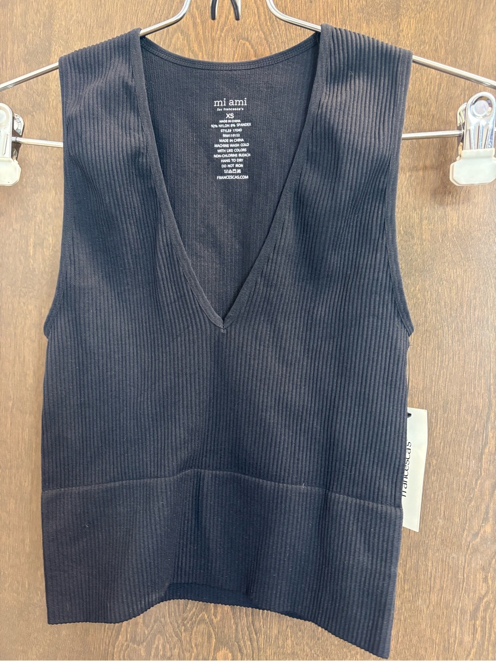 Francesca's mi ami Ribbed V-Neck Sleeveless Top - Black